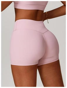 Nahaufnahme der rosa High-Waist-Yoga-Shorts mit V-Nähten für einen Push-up-Effekt