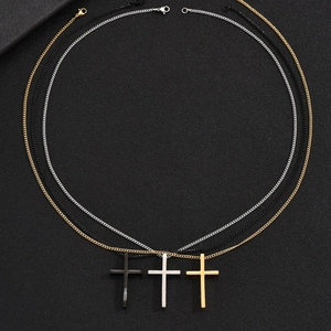 Drei minimalistische Titanstahl-Kreuzanhänger-Halsketten in Gold, Silber und Schwarz