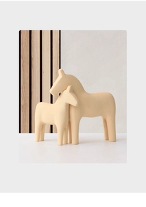 Figurines de chevaux minimalistes en céramique crème avec texture mate de style nordique