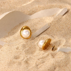 Detail of luxury teardrop pearl earrings with 18K gold plated vintage finish
