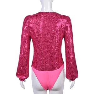 Vue détaillée du dos d'un body à paillettes magenta avec des manches longues