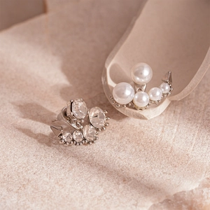 Asymmetric geometric stud earrings with sparkling crystals and elegant white pearls