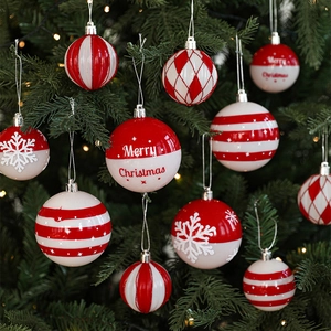 Lot de boules de Noël en plastique rouge et blanc avec motifs suspendus au sapin