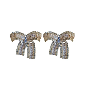 Eleganti orecchini a fiocco dorati con cristalli di zircone brillanti da donna