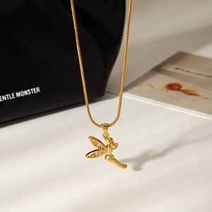 18k vergulde roestvrijstalen ketting met een sprankelende elf-fee hanger en kristallen