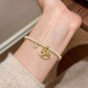 Bracelet De Künstliche Perles Rétro Élégant Avec Pendentif Cheval À Bascule Doré Et Pendentif Rond En Zircon Pour Femmes