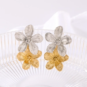 Vintage style stainless steel double flower earrings in gold and silver finish