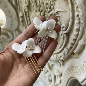 White ceramic flower bridal hair combs with pearls in gold and silver finish