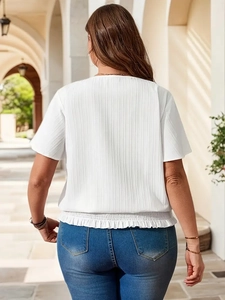 Elegant white short sleeve round neck blouse with vertical texture and ruffled waist hem