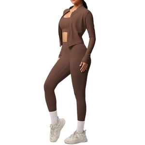 Set yoga marrone scuro con leggings a vita alta, reggiseno sportivo e giacca con zip