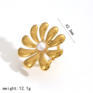 Minimalist gold flower ring with pearl accent for women, 42.3mm wide, 12.1g weight