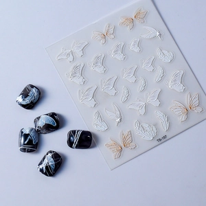 Autocollants ongles 5D relief ailes de papillon en blanc et doré élégant