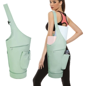 Détail du sac de yoga vert clair imperméable montrant la poche gourde et la bandoulière