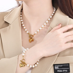 Stainless Steel Shell Artificial Pearl Necklace And Bracelet With Double Heart Pendant Toggle Clasp Fashion Minimalist Jewelry For Women