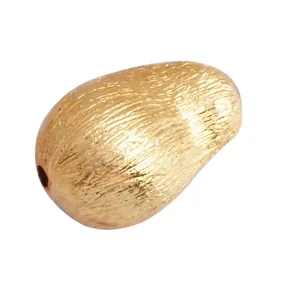 Details für ovale goldene Zirkonia-Herzperle mit Maßen von 13x20mm und 2mm Bohrung
