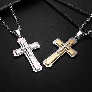 Détails des pendentifs croix multicouches en acier inoxydable en argent et bicolore or