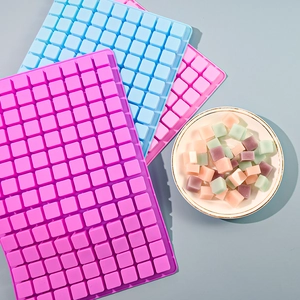 Detalle de molde de silicona de 126 rejillas para mini cubitos de hielo y chocolate