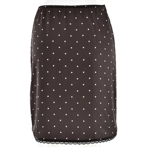 Detail eines schwarzen Polka-Dot-Rocks mit zartem Spitzenbesatz und weichem Stoff-Finish