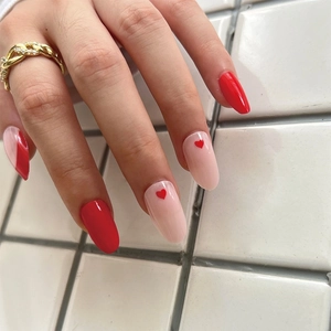 French Red Heart Press On Nails Resin Medium Round Shape Nude Pink False Nails Glossy Finish