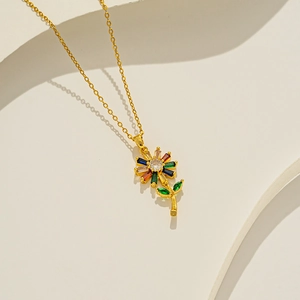 Luxuriöse Goldkette mit buntem Sonnenblumenanhänger und strahlenden Zirkoniasteinen