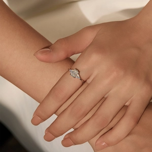 Luxurious 1 carat moissanite ring in S925 sterling silver worn on a finger
