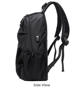 Vista laterale dello zaino business nero con tessuto impermeabile e porta di ricarica USB