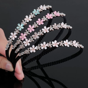 Lot de quatre serre-têtes noirs fins avec motifs floraux élégants en strass et perles