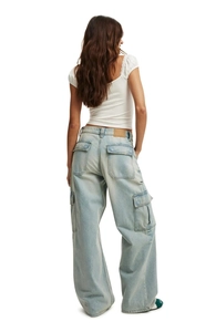 High waist light blue cargo jeans with large side pockets and loose wide-leg fit