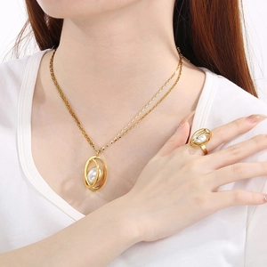 Elegant gold-plated geometric necklace and ring set with pearls on model