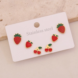 Set di 3 paia di orecchini a lobo in acciaio inox con ciliegia e fragola su scheda display