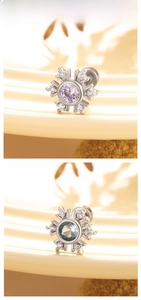 Detailansicht der Schneeflocken-Ohrringe mit violetten und blauen Zirkonia-Steinen