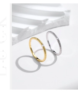 Detailed view of textured s925 silver rings with small diamonds and ring shadows