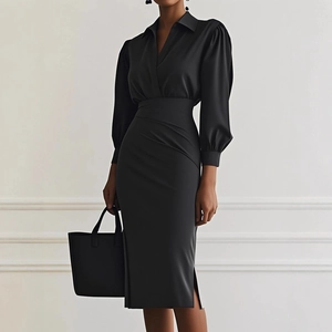 Elegantes schwarzes Kleid mit V-Ausschnitt, langen Ärmeln und Schlitz aus Satin-Stoff