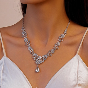 Detailed view of silver leaf necklace with sparkling pear-cut zircon pendants