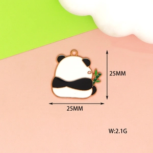 Detailed view of panda alloy pendant with 25mm dimensions and 2.1g weight spec