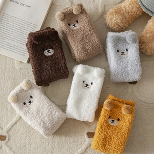 Calze invernali in pile corallo con ricamo a forma di orso in vari colori assortiti