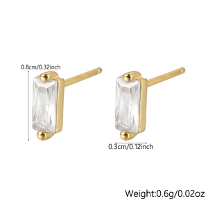 Close-up of gold 925 silver stud earrings with emerald-cut cubic zirconia and dimensions