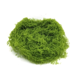 Dettaglio ravvicinato di muschio artificiale verde vivace per decorazioni fai-da-te