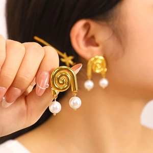 18K Gold Plated Stainless Steel Conch Spiral Artificial Pearl Stud Earrings Waterproof Hypoallergenic Elegant Fashion For Women
