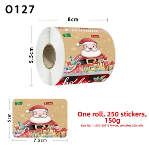 Vue détaillée de 250 étiquettes de Noël en papier kraft avec motifs de Père Noël et textes