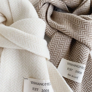 Écharpes en tricot chic beige et marron clair avec motif à chevrons classique