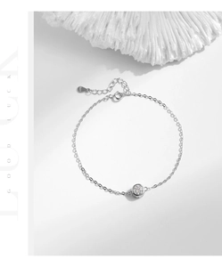 Detailed close-up of S925 sterling silver chain with moissanite stone and hallmark tag