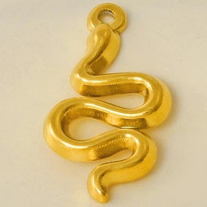 Close-up of a polished gold snake-shaped pendant made of 304 stainless steel