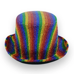 Detailansicht der bunten Regenbogen-Pailletten auf einem Zylinder für Karneval und Partys