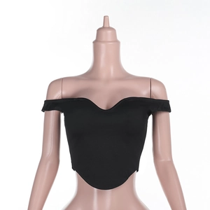 Haut court noir moulant à épaules dénudées avec un col en U sexy pour femme moderne