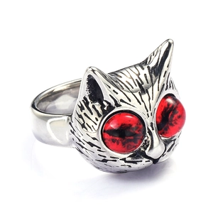 Detail of vintage owl ring featuring silver alloy texture and vibrant red eyes