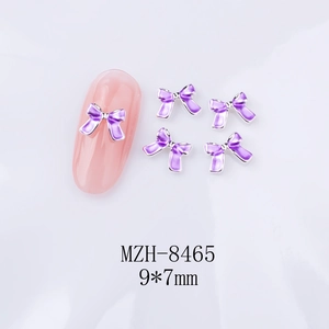 Détail de bijoux d'ongles nœuds violets 9x7mm avec bords argentés pour nail art DIY