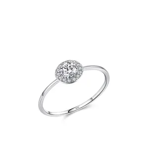 Sparkling S925 sterling silver halo ring with round brilliant-cut cubic zirconia stone