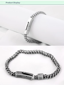 Dettaglio di bracciali intrecciati in acciaio da 4mm in finitura lucida e vintage