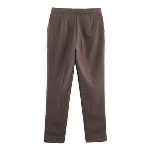 Pantalon tailleur marron foncé pour femme avec texture lin fine au design décontracté